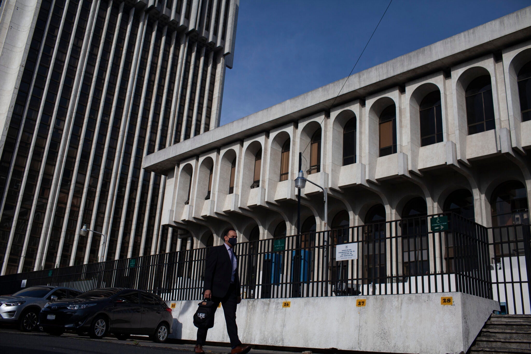 Ascenso y descenso a la torre de los tribunales | Cuenta Centroamérica