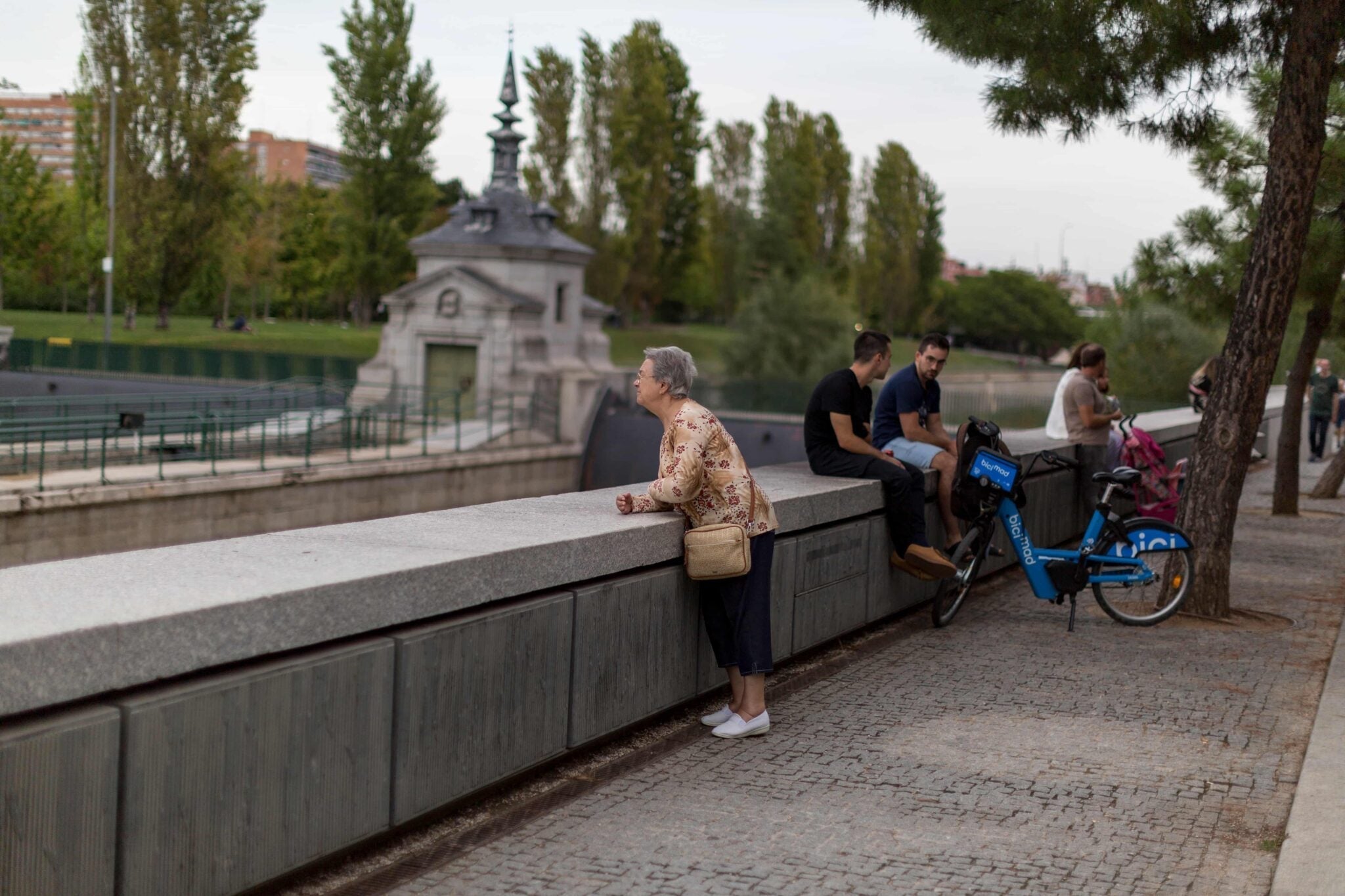 Un baile de Madrí con gente que había por allí | Cuenta Centroamérica