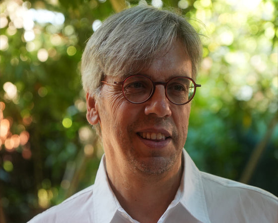 Retrato de Ricardo Baixeras, crítico literario de El Periódico de Cataluña y otras publicaciones. 