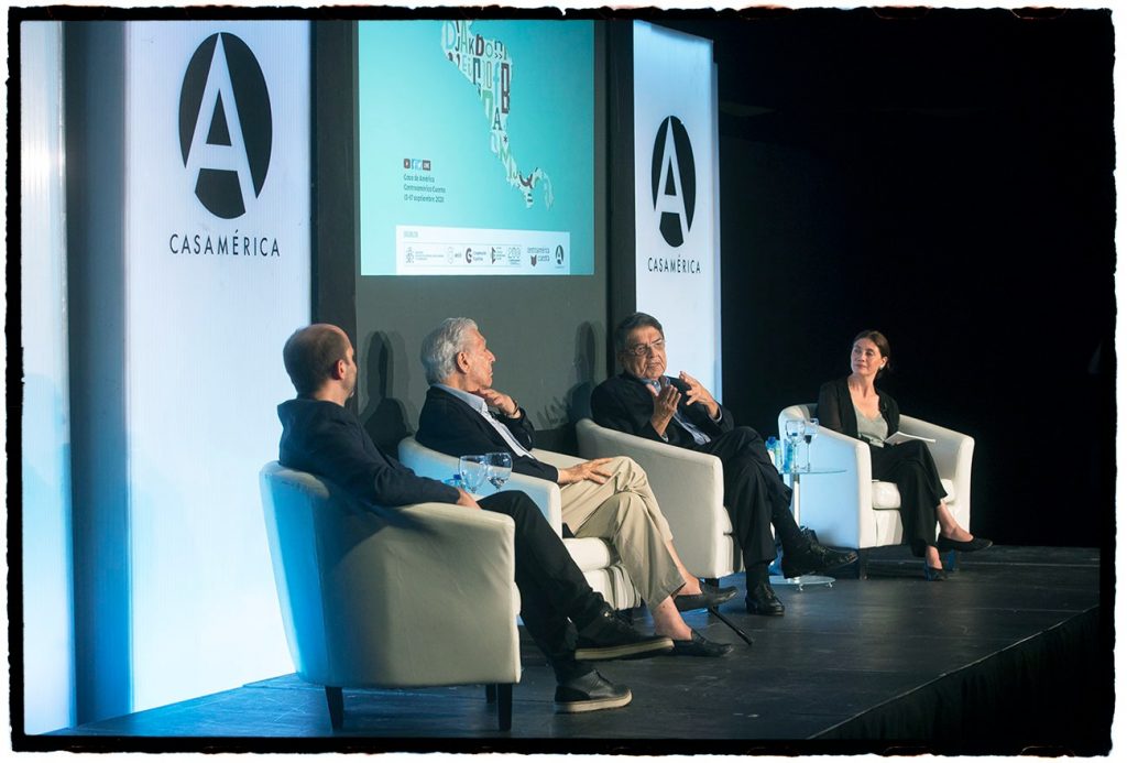 Inauguración de Centroamérica Cuenta en Casa de América, Madrid. Mario Vargas Llosa (Perú) y Sergio Ramírez (Nicaragua) conversaron con Carlos Granés (Colombia) y Pilar Reyes (Colombia). 