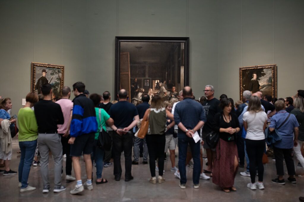 Visitantes de un día normal en el Museo del Prado | Fotografía por Isabel Permuy